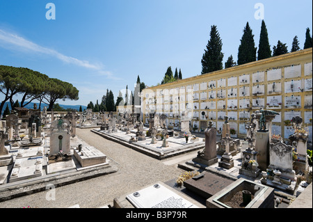 Cimetario Delle Porte Santo durch die Kirche von San Miniato al Monte, Florenz, Toskana, Italien Stockfoto