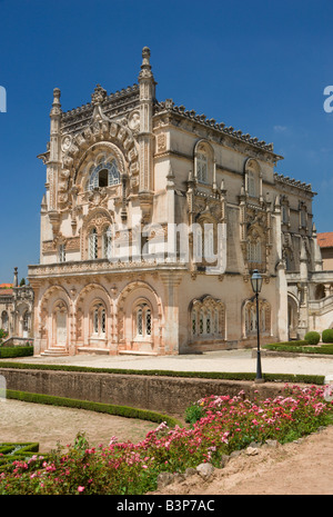 Portugal, Beira Litoral, in der Nähe von Coimbra, Distrikt Aveiro, Bucaco Palast, heute ein Hotel inmitten von Gärten Stockfoto