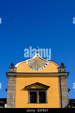 Sonnenuhr am Schloss Hellbrunn in Salzburg Österreich Stockfoto