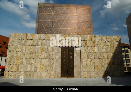 Ohel Jakob Synagoge vor blauem Himmel, Jakobsplatz, München, Deutschland Stockfoto