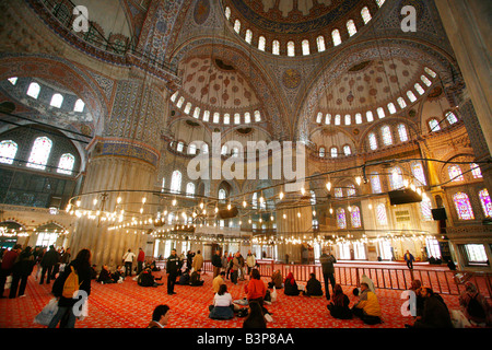 Mai 2008 - der Innenraum der blauen Moschee oder in seinem türkischen Namen Sultan Ahmet Camii Istanbul Türkei Stockfoto