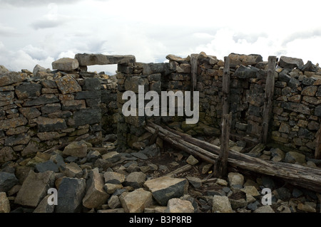 Ruinen des meteorologischen Observatoriums auf dem Gipfel des Ben nevis Stockfoto