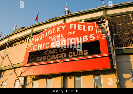 Chicagos Wrigley Field historische Leuchtreklame Stockfoto