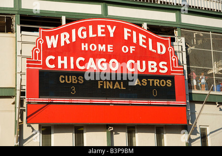 Chicagos Wrigley Field historische Leuchtreklame Stockfoto