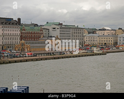 der Hafen von Helsinki mit einer Markthalle und Hotels an der Ostsee-Finnland Stockfoto