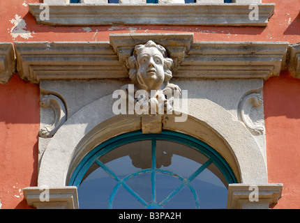 Detail der Fassade des Battiala-Lazzarini Palastmuseum in Altstadt Stari Grad von Labin Kroatien Stockfoto