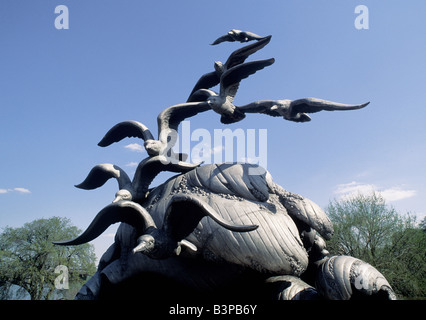 USA Washington DC United States Navy andMerchant Marine Memorial. Wellen und Möwen in Lady Bird Johnson Park Stockfoto