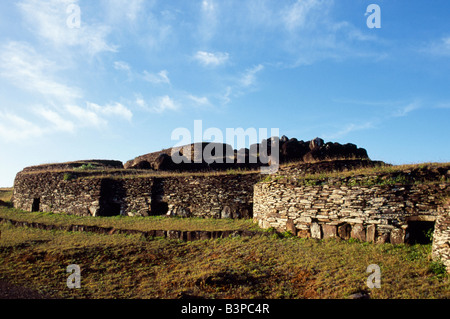 Chile, Osterinsel, Rano Kau. Die alten Steinhäuser von Orongo village Stockfoto