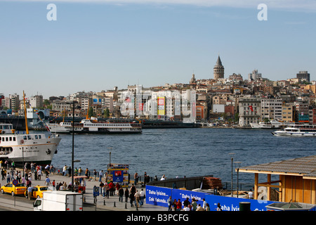 Mai 2008 - Quartal Stadtblick über das Goldene Horn und die Beyoglu Istanbul Türkei Stockfoto