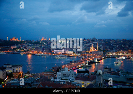 Mai 2008 - Brücke Skyline von Istanbul mit Blick über das Goldene Horn und der Galata Istanbul Türkei Stockfoto