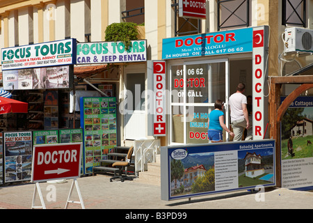 Doctor' s Büro im Dorf Ölüdeniz. Provinz Mugla, Türkei. Stockfoto