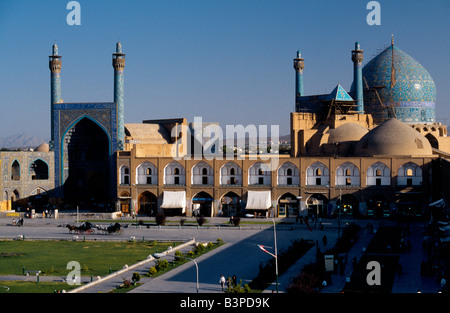 Iran, Esfahan. Das 17. Jahrhundert Masdsched-e Imam, eines iranischen berühmtesten Moscheen steht an einem Ende des Emam Khomeini Platz. Stockfoto