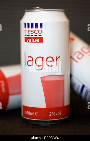 Dosen von Tesco Value Lager Stockfoto