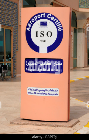 Schild "ISO-9001-Zertifizierung für den Flughafen", Al-Massira Airport, Agadir, Marokko, Afrika Stockfoto