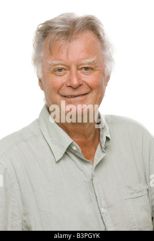 65-j hrige lächelnder Mann trug ein Hemd Stockfoto