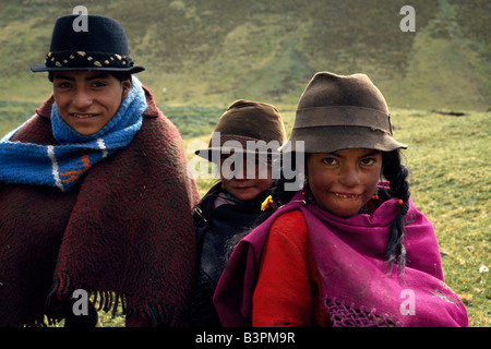 Indios, indigene Kinder in Sierra, Ecuador, Südamerika Stockfoto