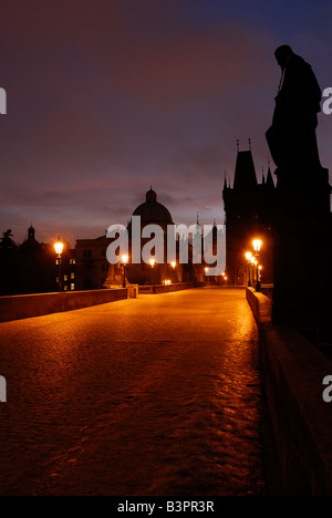 Karlsbrücke bei Nacht, Prag, Tschechische Republik, Europa Stockfoto