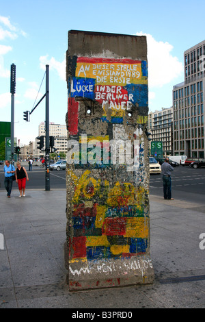 Denkmal für die erste Lücke in der Berliner Mauer im Jahr 1989, Berlin, Deutschland, Europa Stockfoto