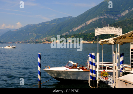 Blick auf den Comer See am Bellagio Ferry Terminal in Norditalien Lombardei Stockfoto