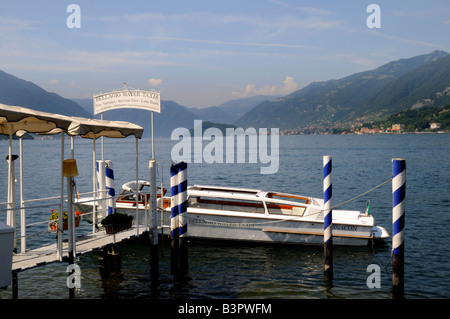 Blick auf den Comer See am Bellagio Ferry Terminal in Norditalien Lombardei Stockfoto