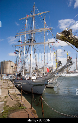 Die omanischen Segelschiff Shabab Oman beim hohen Schiffe Rennen in Liverpool Juli 2008 in Sandon halbe Tide Dock Stockfoto