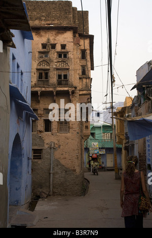Indien Rajasthan Bundi eine Gasse in der Altstadt, die viele der Häuser sind blau lackiert Stockfoto