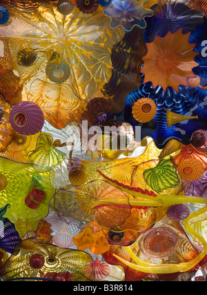 "Chihuly Bridge aus Glas", Blick auf Glaskunst in Decke. Museum für Glas Tacoma Washington State WA USA Stockfoto