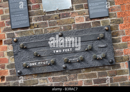 British Standard Messungen Hof Füße Zoll at The Royal Observatory in Greenwich London Stockfoto