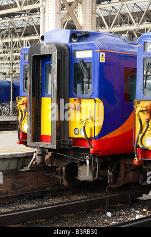 London Waterloo Railway Station South West Trains s-Bahn am Bahnsteig Stockfoto