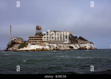 'The Rock', Alcatraz Island, wie beim Anflug auf die ehemalige Hochsicherheitsgefängnis Zuchthaus von der San Francisco Bay zu sehen. Stockfoto