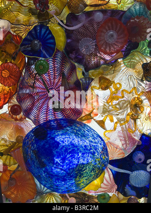 "Chihuly Bridge aus Glas", Blick auf Glaskunst in Decke. Museum für Glas Tacoma Washington State WA USA Stockfoto