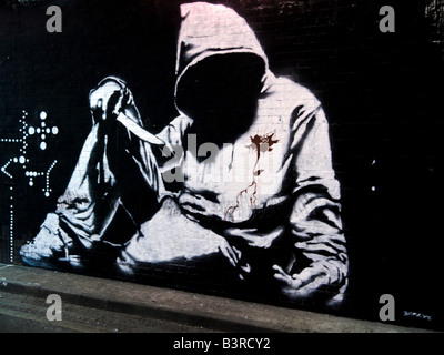 Banksy Graffiti Hoodie mit Messer Leake Street Waterloo London, Cans Festival. Banksy-Graffiti Stockfoto