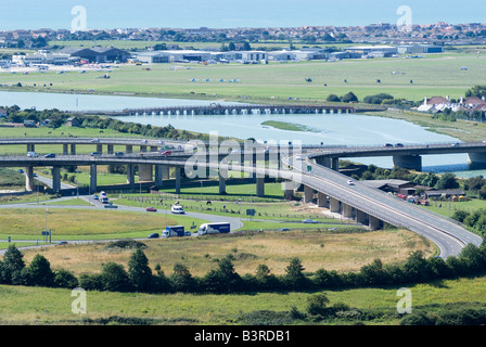 Shoreham Flughafen Fluss Adur und A27 Straße in West Sussex Südengland Stockfoto