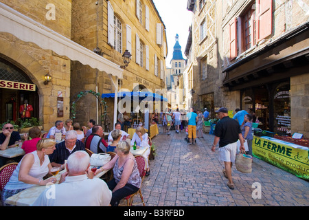 Sarlat le Caneda am Markttag, Perigord, Frankreich Stockfoto