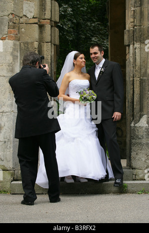 Zuzana Braut und Bräutigam Rasto fotografiert in der Slowakei Stockfoto