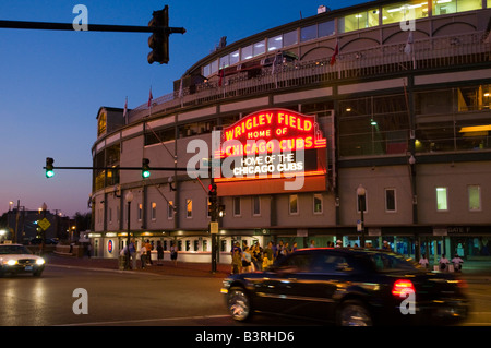 Chicagos Wrigley Field historische Leuchtreklame Stockfoto