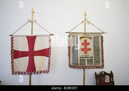 Ritter Templar Banner in einer Freimaurer-Halle. Stockfoto