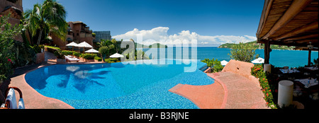 Infinity-Pool im La Casa Que Canta in Mexiko Stockfoto