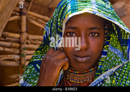 Diese Fulbe-Frau hat aus einem Dorf zehn Meilen entfernt, den Wochenmarkt besuchen, Torodi, Niger ging. Stockfoto