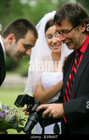 Zuzana Braut und Bräutigam Rasto Slowakei Überprüfung Fotografien mit dem Fotografen Stockfoto