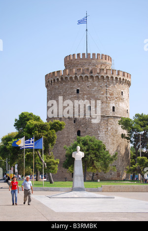 Das 16. Jahrhundert weißen Turm von Thessaloniki am Wasser, Thessaloniki, Chalkidiki, Zentralmakedonien, Griechenland Stockfoto