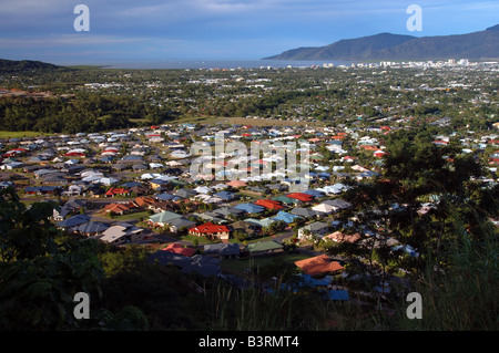 Neuen Vorstädten breitet sich von der Küstenstadt von Cairns North Queensland Australien Stockfoto