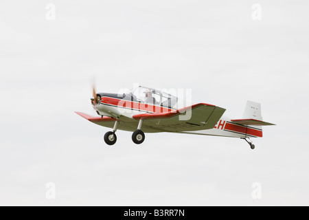 Jodel D112 G-BVEH im Flug abheben vom Flugplatz Breighton Stockfoto