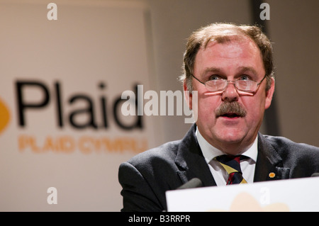 ELFYN LLWYD MP Anführer der Plaid Cymru Gruppe in Westminster Adressierung der Plaid Cymru walisischen Partei Jahreskonferenz Stockfoto