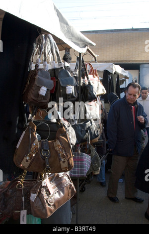 Ein hellen Morgen um MIDI-Markt, einem von Europas größten Märkte unter freiem Himmel statt jeden Sonntag in der Nähe von Gare du Midi in Brüssel Belgien Stockfoto