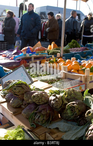 Ein hellen Morgen um MIDI-Markt, einem von Europas größten Märkte unter freiem Himmel statt jeden Sonntag in der Nähe von Gare du Midi in Brüssel Belgien Stockfoto