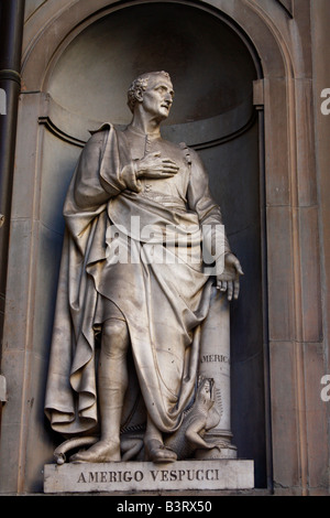 Amerigo Vespucci Statue am Piazza Degli Uffici (ein Teil der Piazza Della Signoria) Florenz (Firenze), Italien, August 2008 Stockfoto