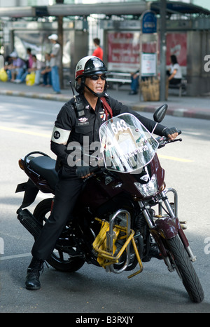 Polizist auf dem Motorrad in Bangkok Thailand Stockfoto