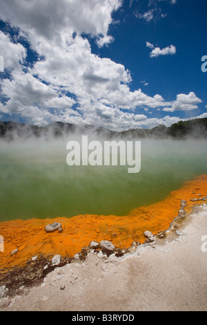 Champagne Pool an geothermischer Standort, Wai-O-Tapu Thermal Wonderland auf Nordinsel von Neuseeland Stockfoto