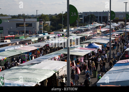 Wembley Sonntag Markt Londoner Stadtteil Brent Wembley Stadion Parkplatz England uk gb Stockfoto